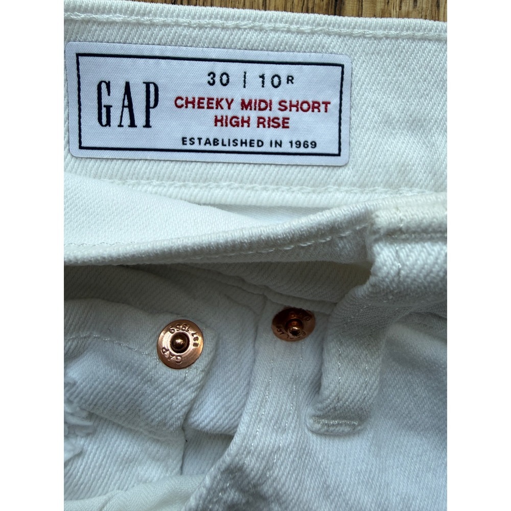 GAP Cheeky Midi Short High Rise White Distressed Raw Hem Denim Women's Size 30 - Picture 4 of 5
